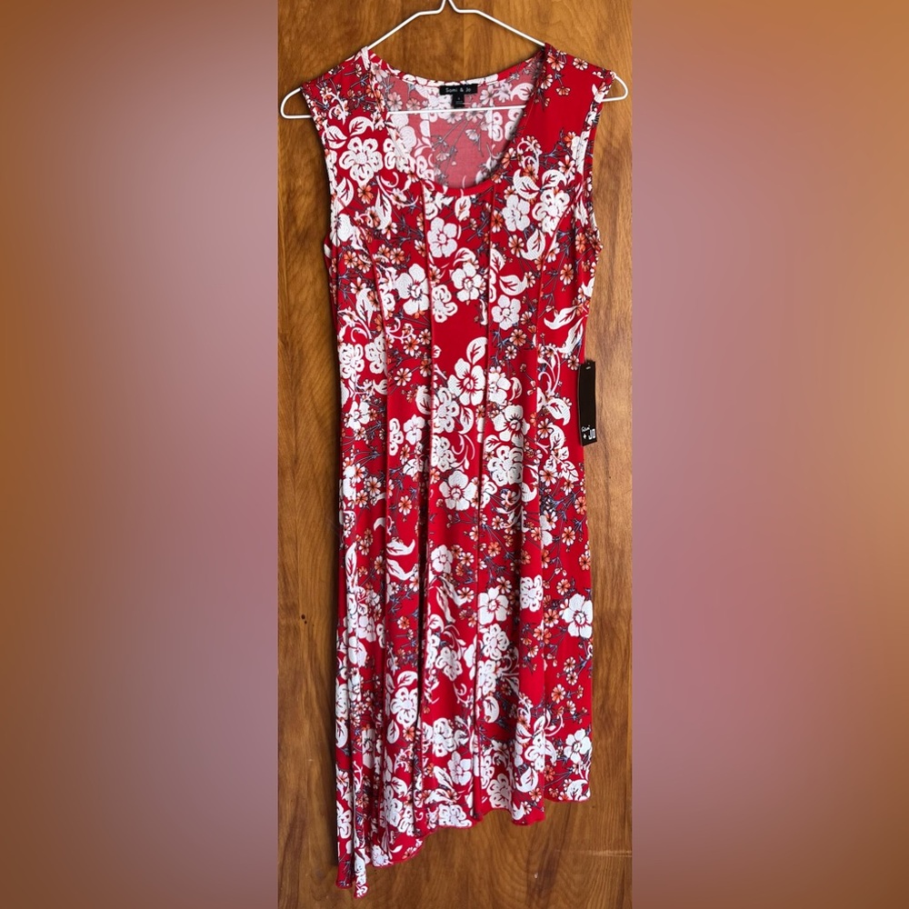 NWT Sam & Jo Women’s asymmetrical Red Floral Dress. Size small